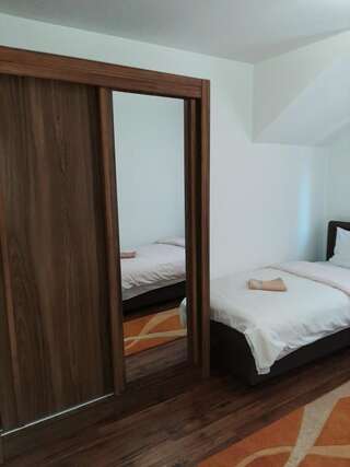 Апартаменты Aparmani MIA VUKSANOVIC 1 Цетине Апартаменты с 3 спальнями-16