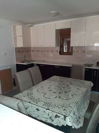 Апартаменты Aparmani MIA VUKSANOVIC 1 Цетине Апартаменты с 3 спальнями-4